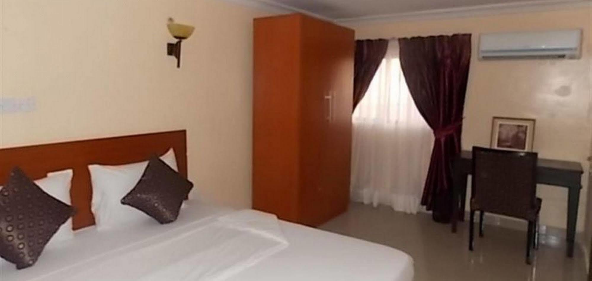 Crown Cottage Hotel 이케야 외부 사진