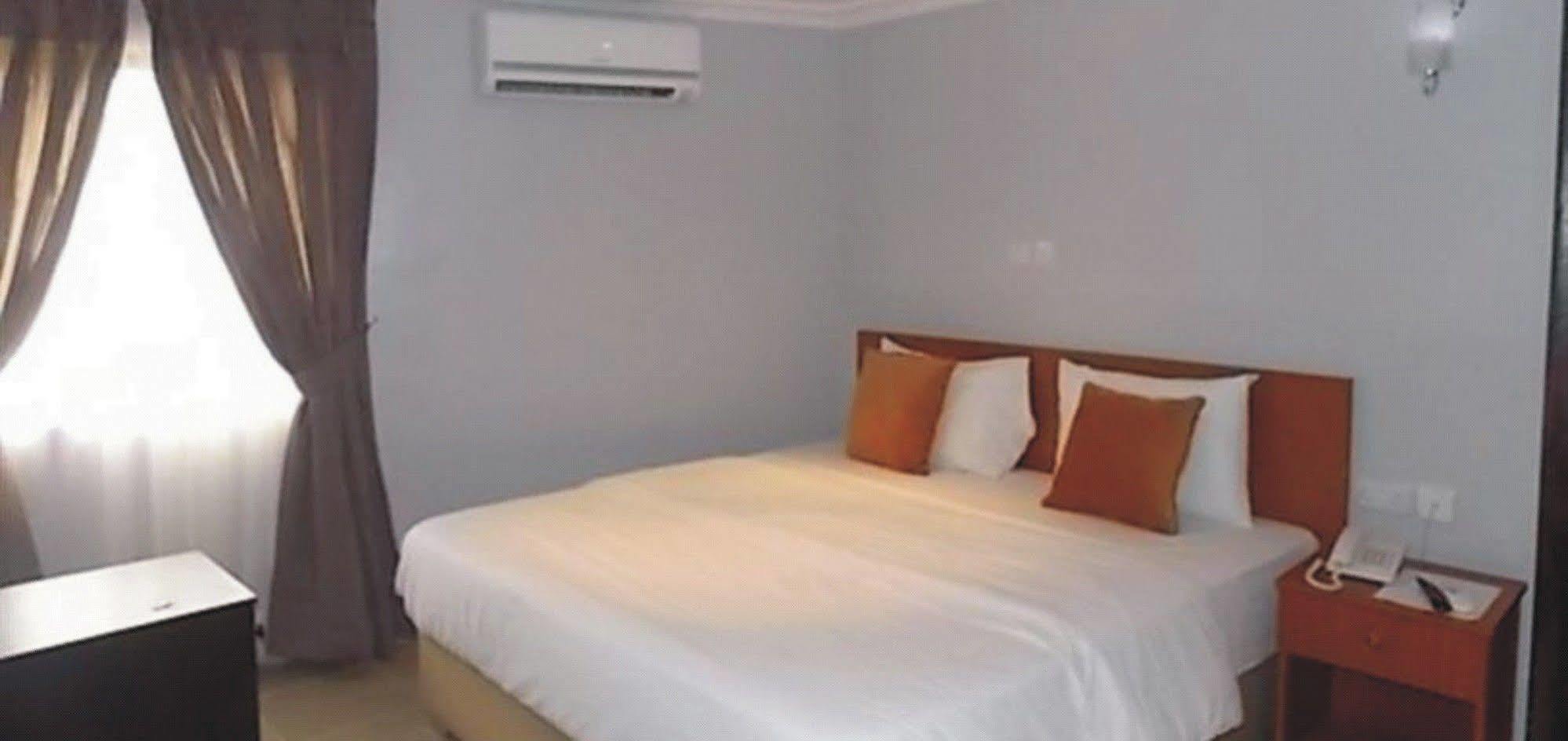 Crown Cottage Hotel 이케야 외부 사진