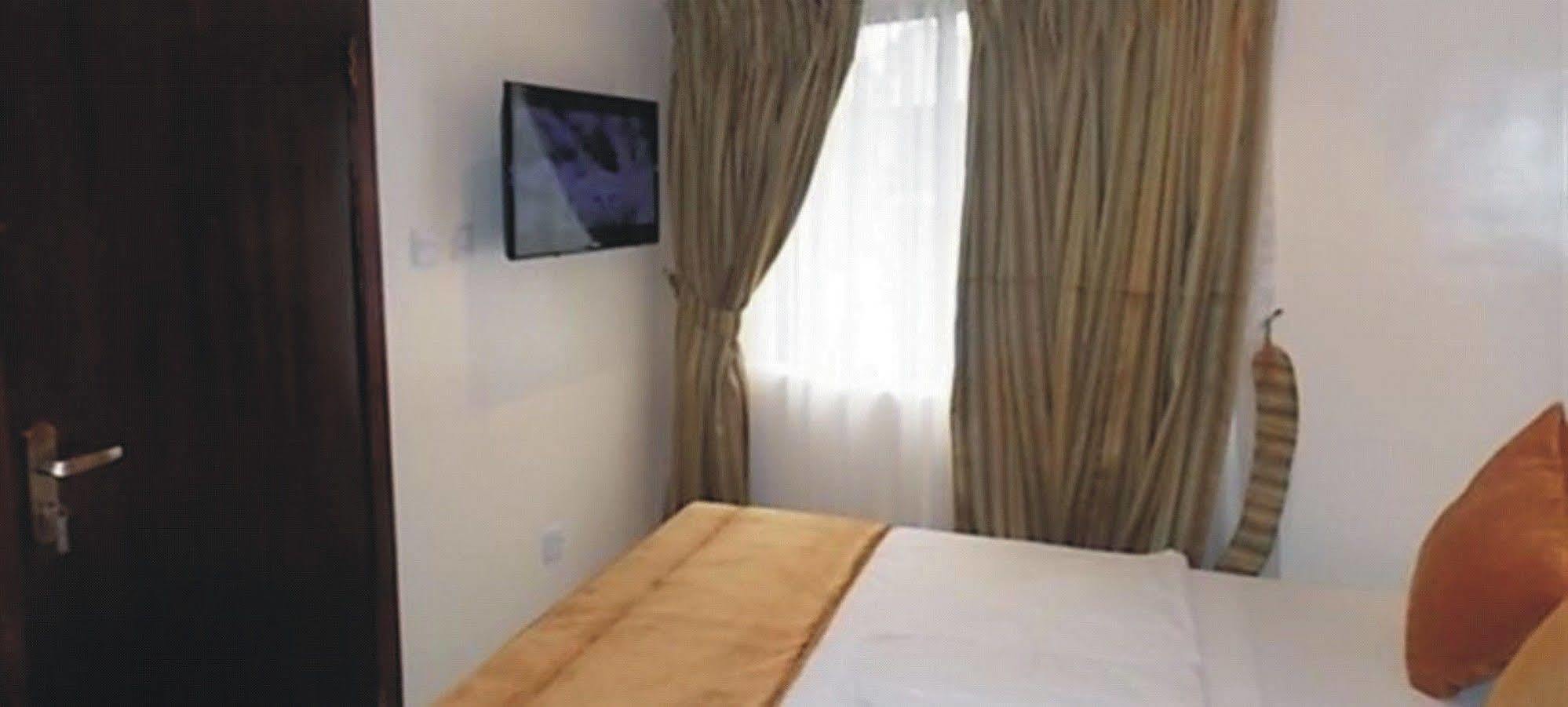 Crown Cottage Hotel 이케야 외부 사진